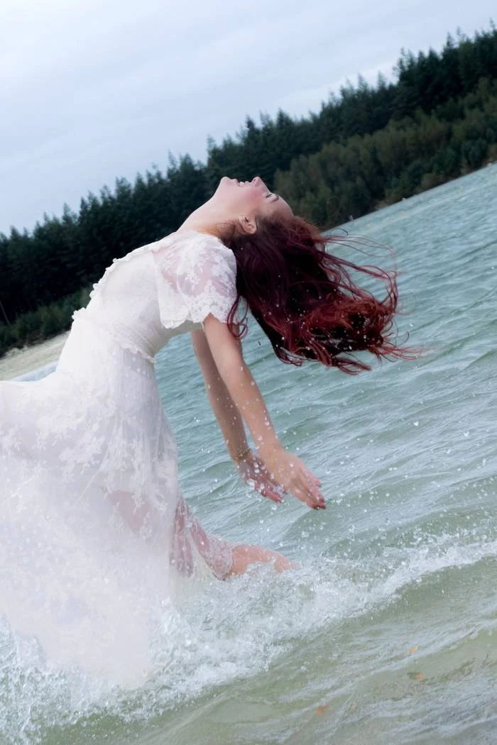 Dreamy lifestyle water portret