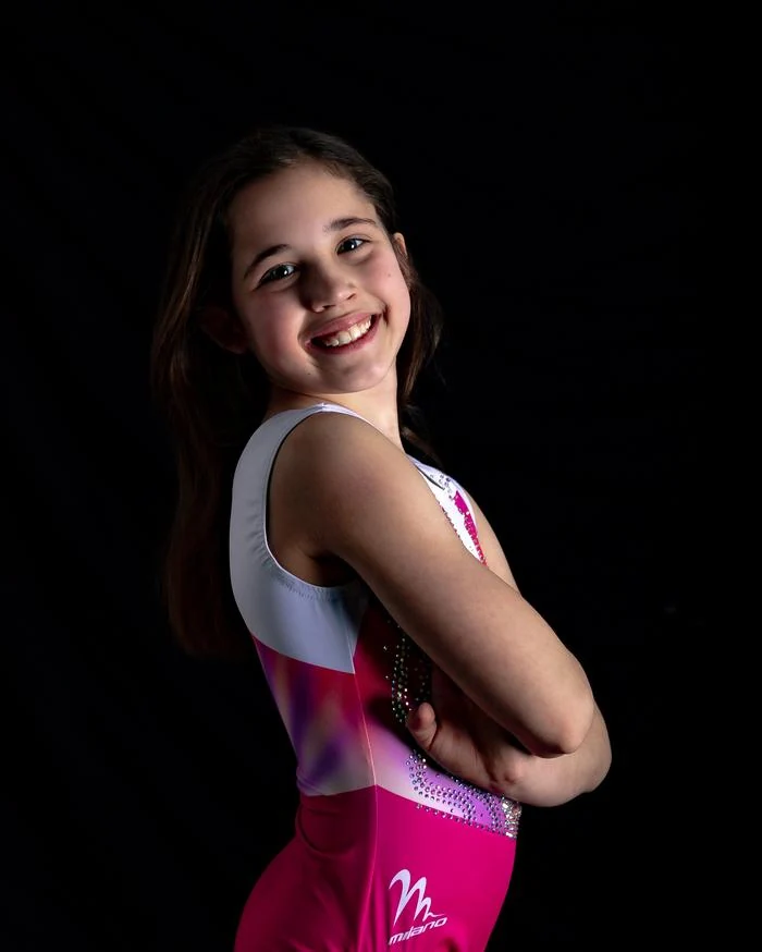 Lira portret side