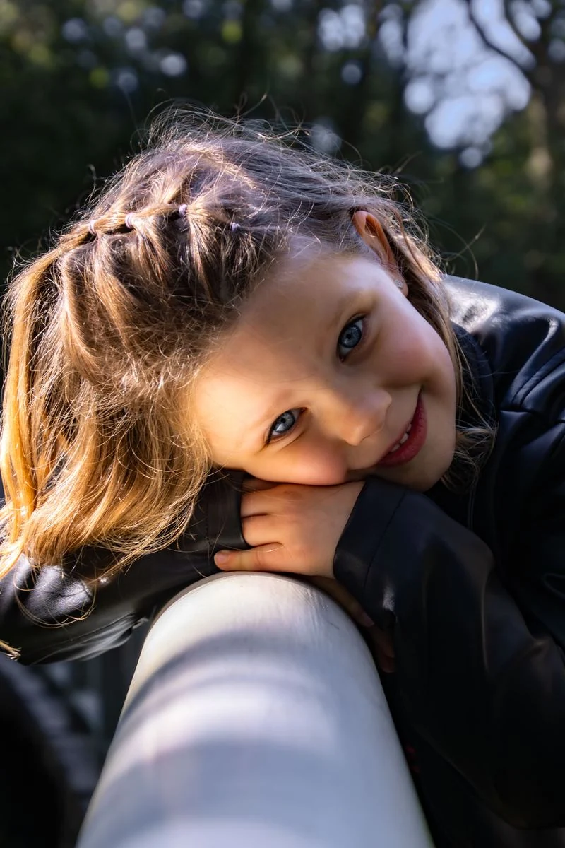 Meisje portret gouden licht