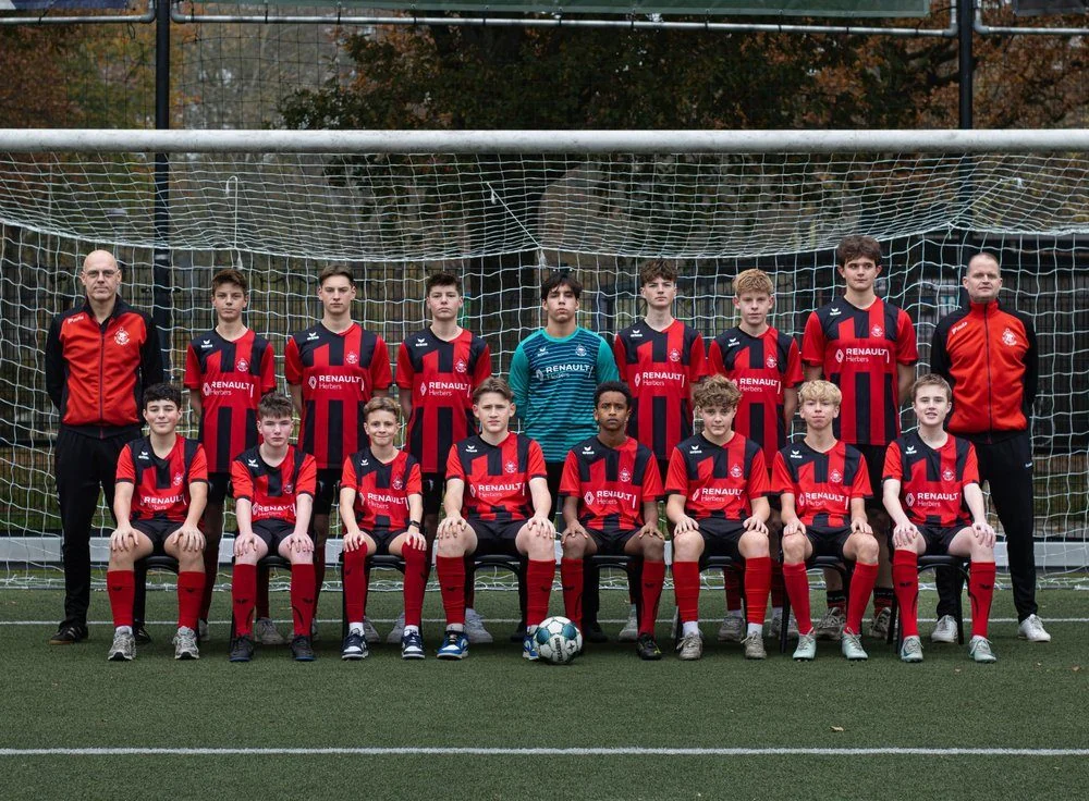 Teamfoto van een jeugdteam van FC Ter Apel 96